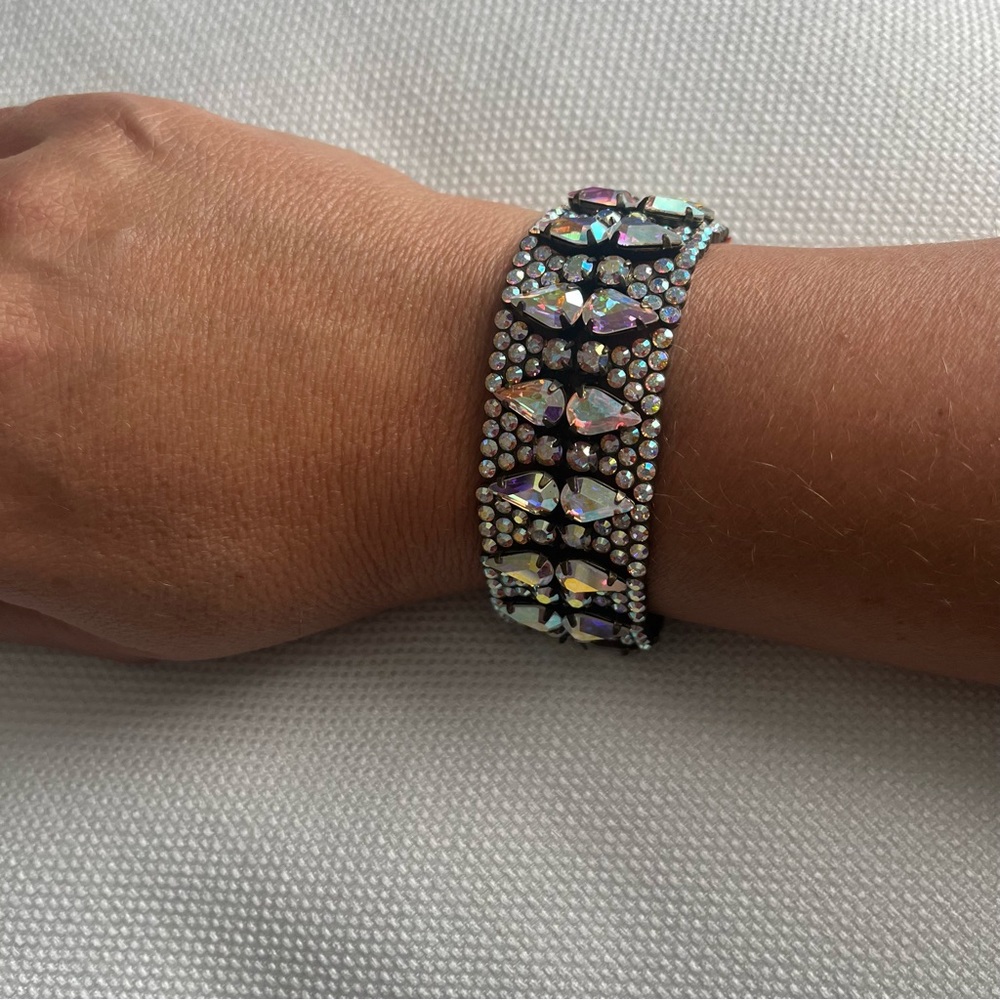 Sorrelli VINTAGE Swarovski Crystal Wide Bracelet